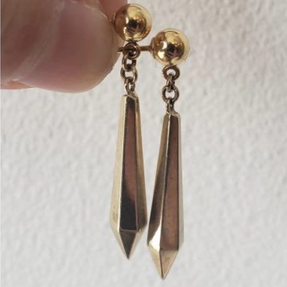 Elegant Gold Drop Earrings